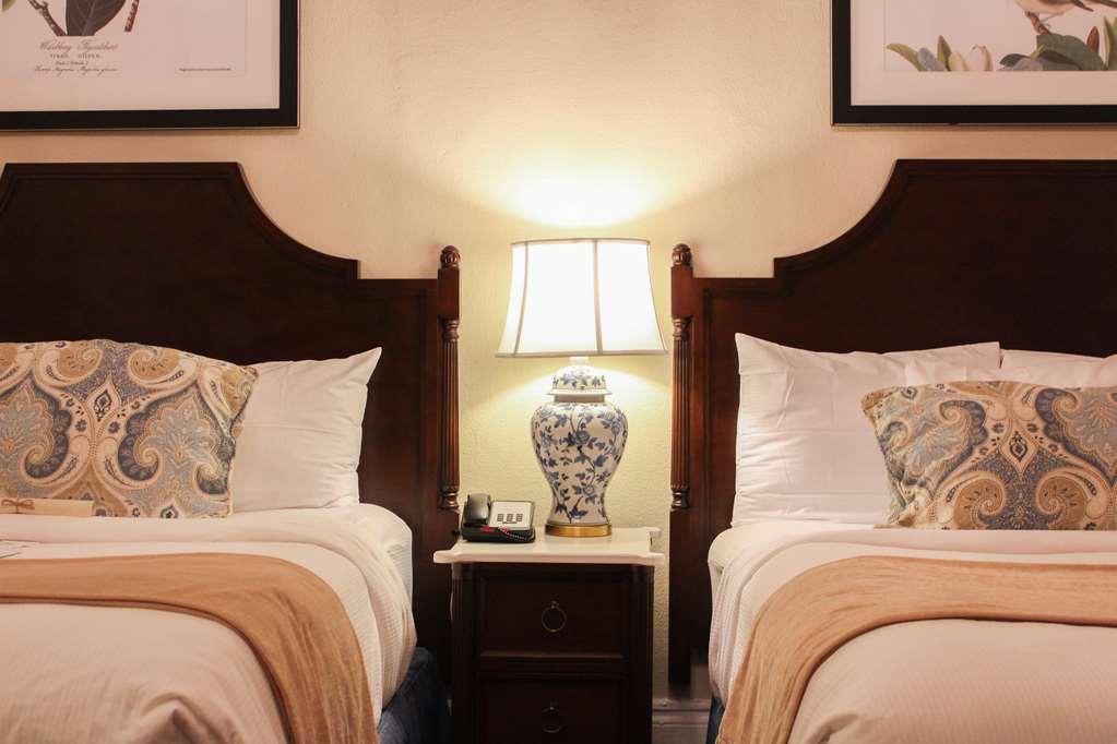 Andrew Jackson Hotel French Quarter New Orleans Room photo